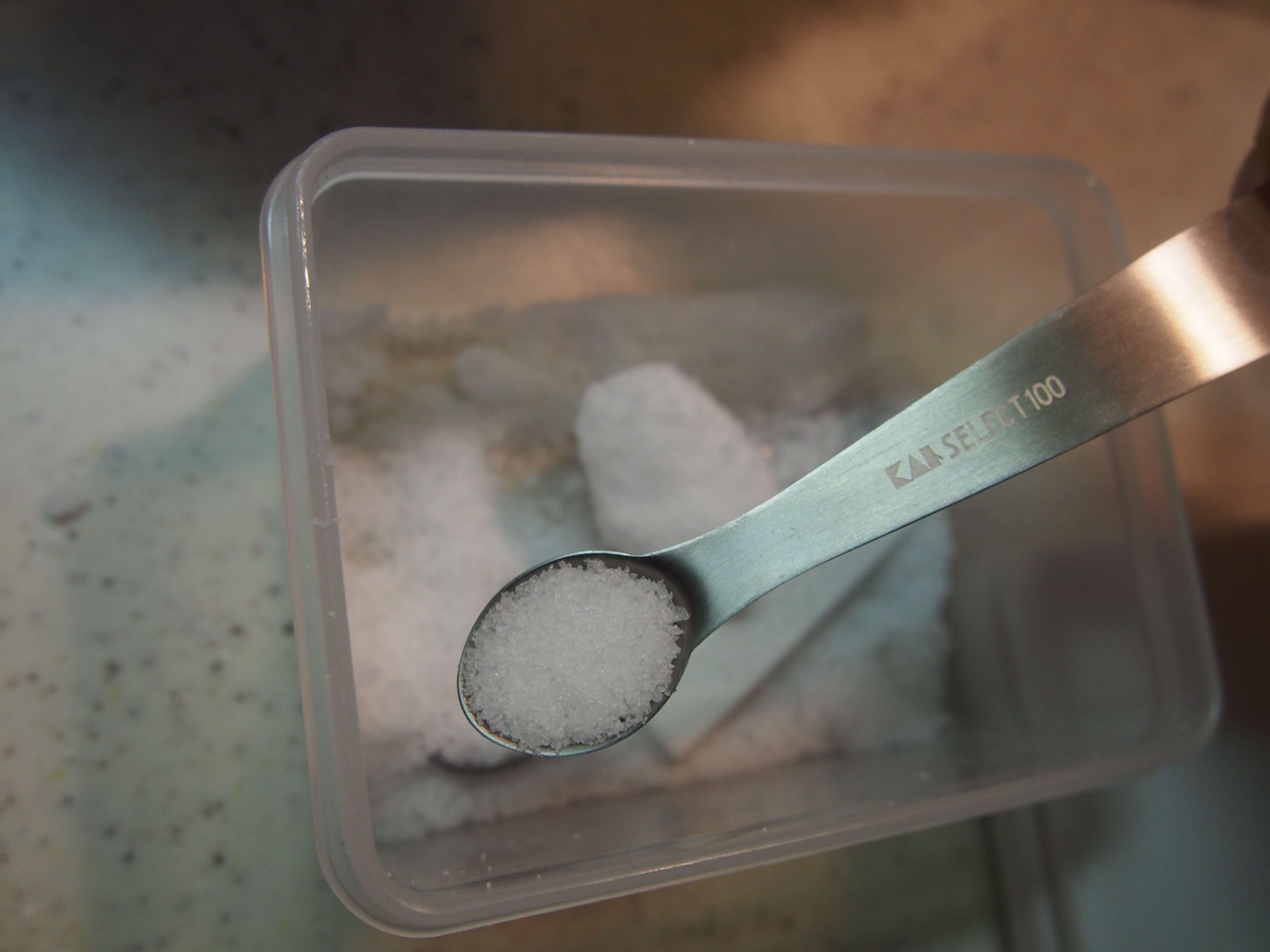 食塩すりきり一杯が1g