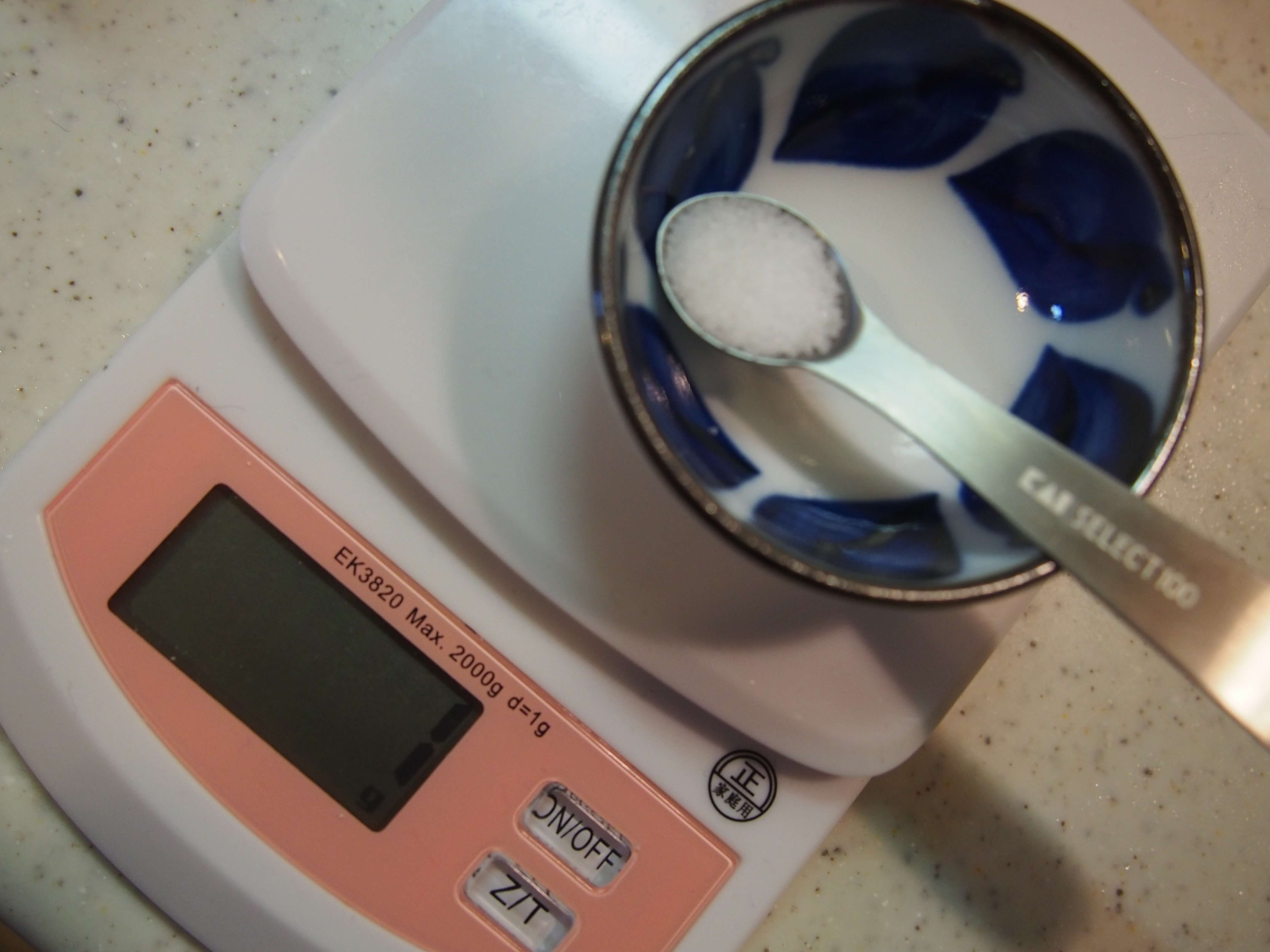 食塩すりきり一杯が1g2