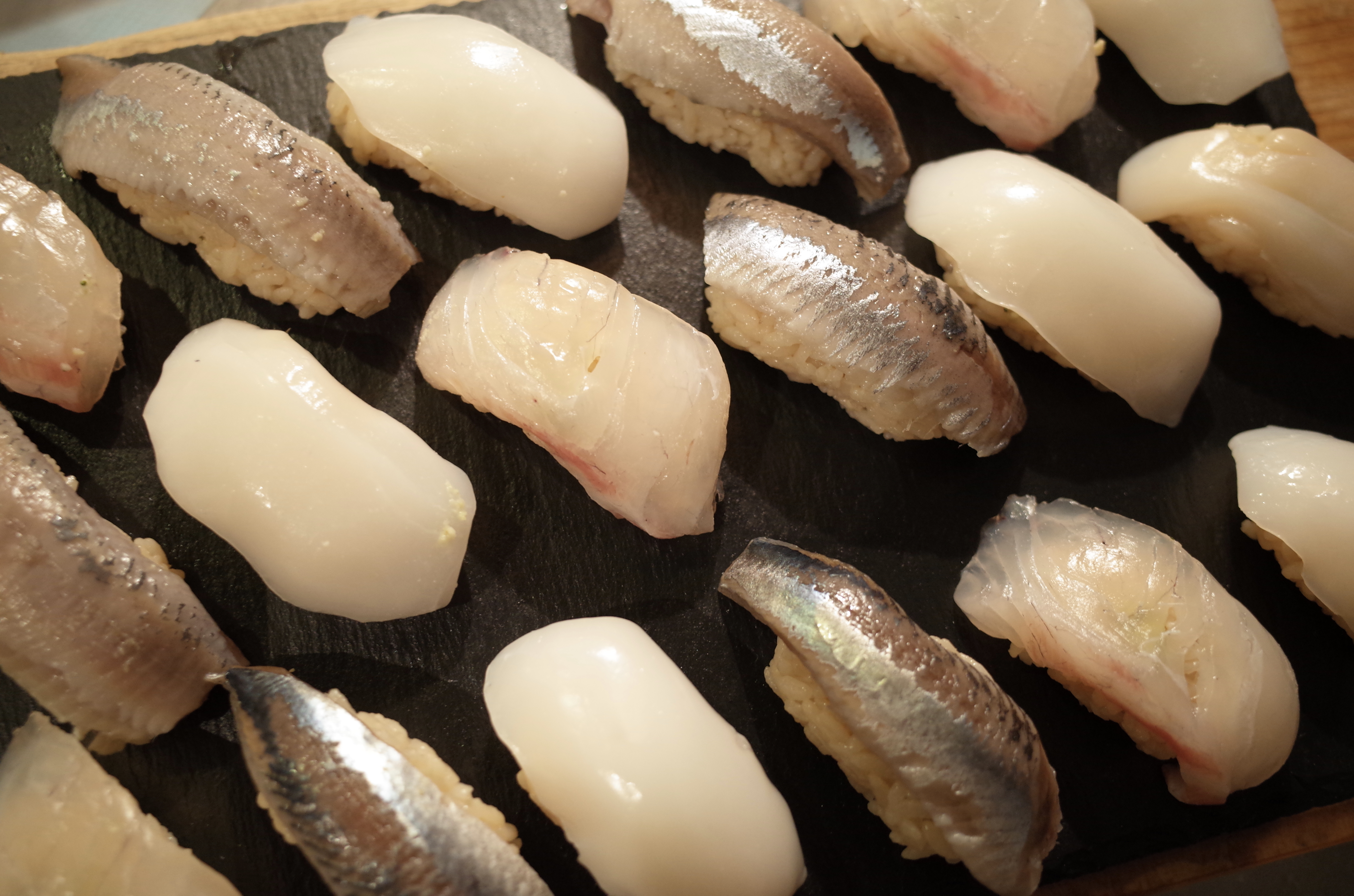 自宅で握り寿司３ イワシ スミイカ 真鯛 つぶ貝 ひかるぶろぐ